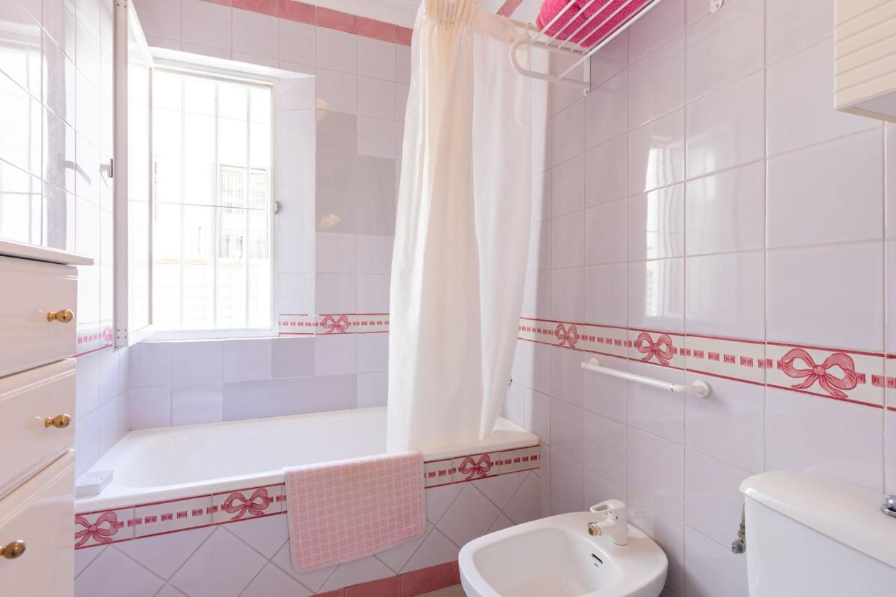 Holiday Apartment, 2 Pax, Historical Center เซบีญา ภายนอก รูปภาพ